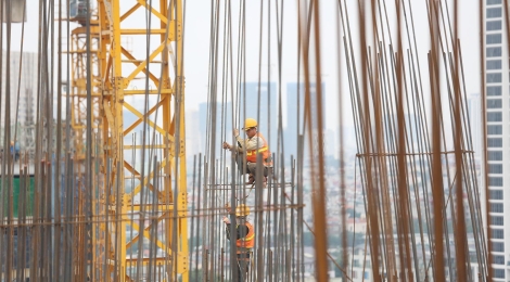 Ngành Xây Dựng Nửa đầu Năm: Doanh Thu Phục Hồi Nhưng Giá Vật Liệu Xây Dựng Bào Mòn Lợi Nhuận